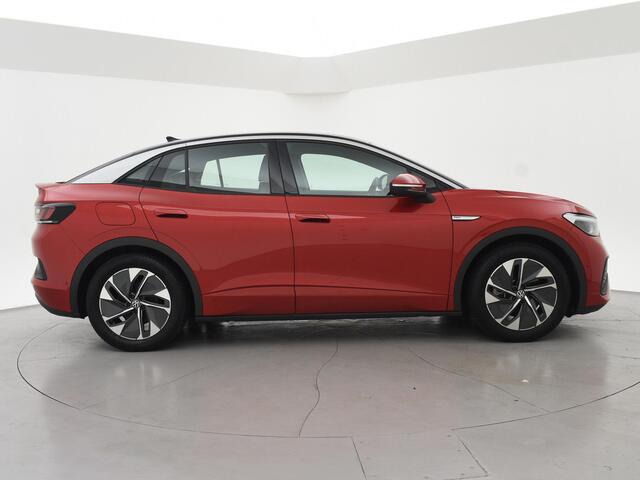 Volkswagen ID.5 PRO 77 kWh *KINGS RED* + STUUR/STOELVERWARMING | SFEERVERLICHTING | ORIG. NL
