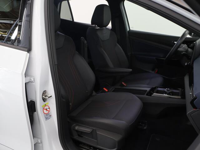 Volkswagen ID.5 GTX 77 kWh | SOH 94% | 1ste eigenaar | Volledig Dealer Onderhouden | IQ LIGHT | HUD | Navigatie | Camera | DAB | Stoel/Stuurverwarming | Adaptieve Cruise Control | Panoramadak | Trekhaak |