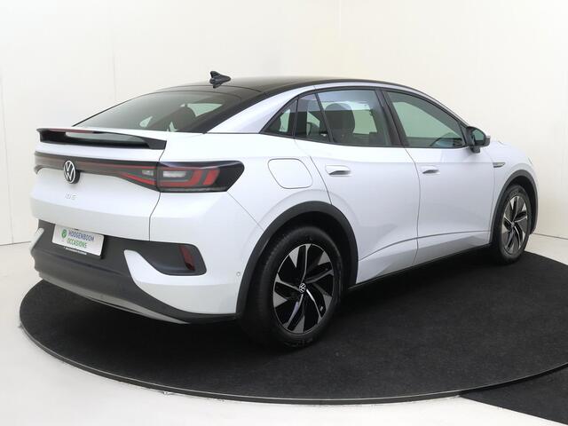 Volkswagen ID.5 Pro Advantage 77 kWh | SoH 91% | Achteruitrijcamera | Adaptieve cruise control | Parkeerassistent | 3-zone airco | Keyless | CarPlay | Navigatie | Stoel- en stuurwielverwarming |