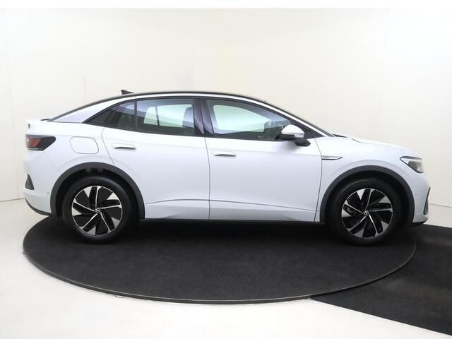 Volkswagen ID.5 Pro Advantage 77 kWh | SoH 91% | Achteruitrijcamera | Adaptieve cruise control | Parkeerassistent | 3-zone airco | Keyless | CarPlay | Navigatie | Stoel- en stuurwielverwarming |