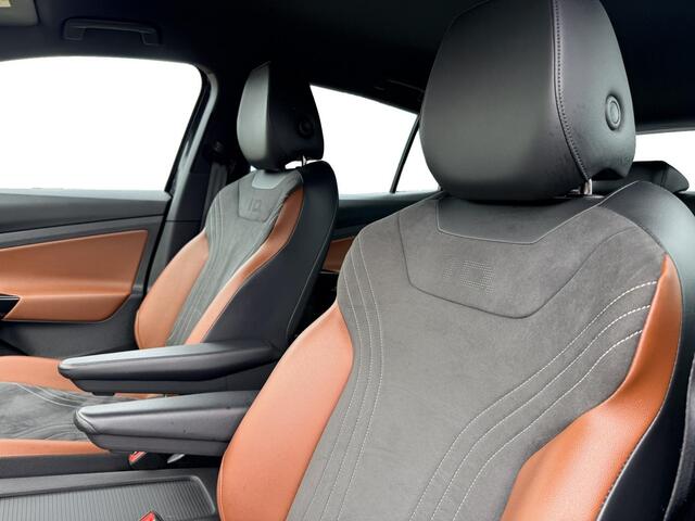 Volkswagen ID.5 Pro 77 kWh | All-in prijs incl. 12 mnd BOVAG garantie | Aviloo Accutest | Stoel & Stuurverwarming | Camera