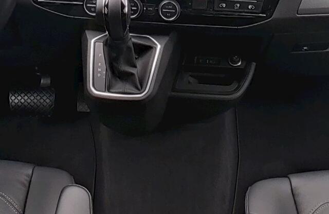 Volkswagen MULTIVAN T6.1 2.0 TDI L1H1 4Motion BULLI 204 PK DSG ACC Trekhaak LED 2 EL. Schuifdeuren Leder 18 Inch