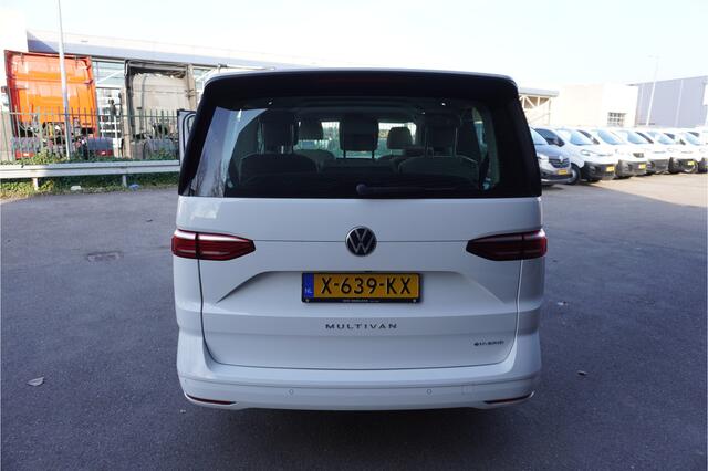 Volkswagen MULTIVAN LIFE 1.4 eHybrid 218pk L2 7-persoons Apple carplay Camera LED ACC Cruise control Parkeersensoren