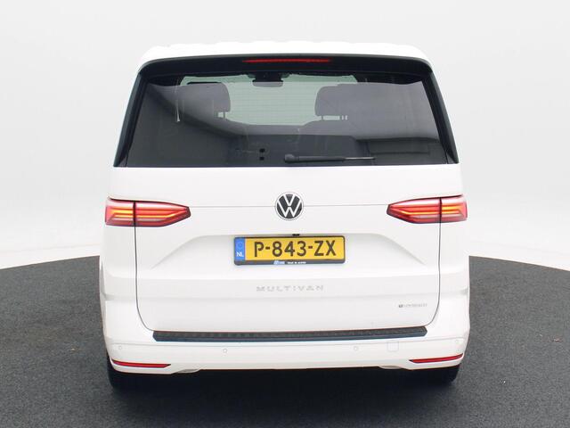 Volkswagen MULTIVAN 1.4 eHybrid 218 Pk Automaat L2H1 Style | 6 Peroons | Stoelverwarming | Camera | Climatronic | Cruise Control | CarPlay | Navigatie | 17 Inch | 55.389 Km !!