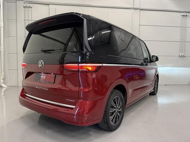 Volkswagen MULTIVAN 1.4 eHybrid Energetic 7p. PANO/LEER/IQ-LIGHT/TREKHAAK/HARMAN-KARDON/CARPLAY/ADAPTIVE-ONDERSTEL/SFEER/ACC/EL.SCHUIFDEUREN/STANDKACHEL/CAMERA/TWO-TONE FORTANA-RED METALLIC-DEEP BLACK PEARL/VOLLEDIG VW DEALER HISTORIE, N