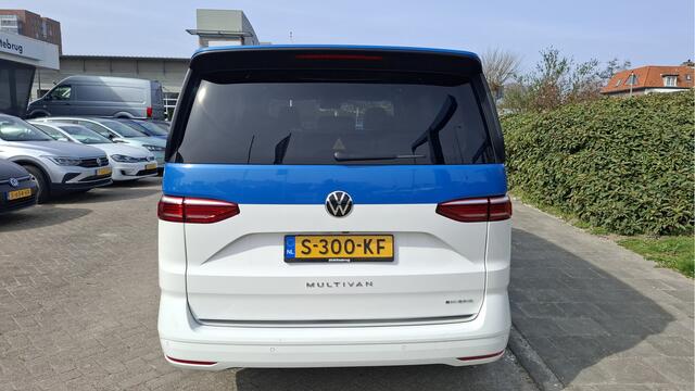 Volkswagen MULTIVAN 1.4 eHybrid L1H1 Energetic 1.4 eHybrid 218 pk Panoramadak | IQ Light | Achteruitrijcamera | Two Tone