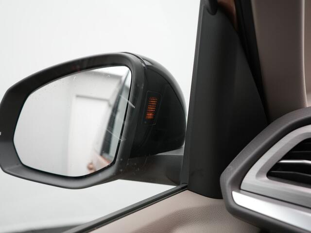 Volkswagen MULTIVAN 1.4 eHybrid L1H1 Style 7 Persoons PHEV 218pk | Trekhaak Af Fabriek | Panodak | Alcantara Sportstoelen & Stuur Verwarmd Adaptive Cruise | Camera | IQ Light | Apple Carplay | Blis | Navigatie | DAB | Plug In Hybrid |