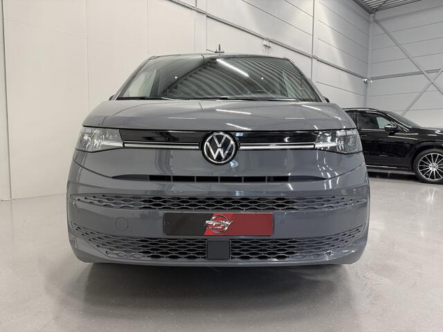 Volkswagen MULTIVAN 1.4 eHybrid L2 BULLI EDITION 7p. PURE-GREY/TREKHAAK/CAMERA/ACC/STANDKACHEL/CARPLAY/NAVI/ELECTR.A.KLEP/PRIVACY/17"/SCHUIFRUITJES/VOLLEDIG VW DEALER HISTORIE