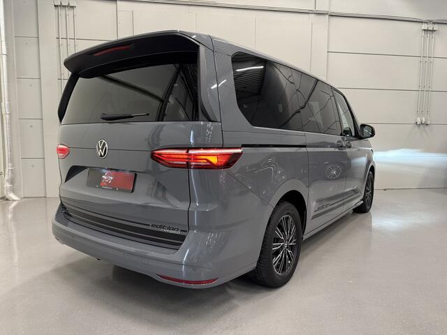 Volkswagen MULTIVAN 1.4 eHybrid L2 BULLI EDITION 7p. PURE-GREY/TREKHAAK/CAMERA/ACC/STANDKACHEL/CARPLAY/NAVI/ELECTR.A.KLEP/PRIVACY/17"/SCHUIFRUITJES/VOLLEDIG VW DEALER HISTORIE