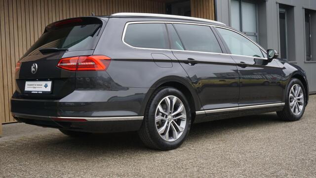 Volkswagen PASSAT Variant 1.8 TSI 180PK Highline Virtual Cockpit Trekhaak Leder/Alcantara Keyless *Geïntegreerde kinderstoel* LED *Complete Passat*