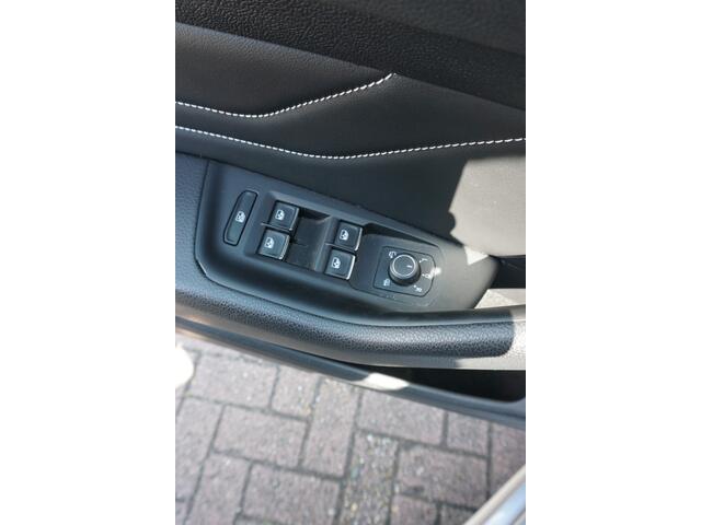 Volkswagen PASSAT Variant 1.5 TSI DSG Elegance Business R-Line Trekhaak | Camera | Pano * All in prijs *