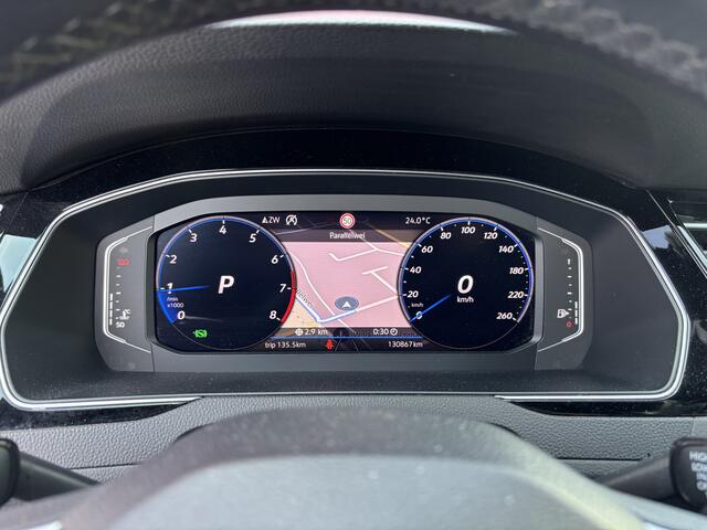 Volkswagen PASSAT Variant 1.5 TSI Elegance Business R FACELIFT / R-LINE / AUTOMAAT / GR NAVI / TREKHAAK / STOELVERW / CAMERA / FULL LED / NL-AUTO