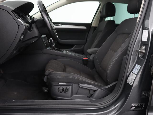 Volkswagen PASSAT 1.6 TDI Business Edition | Trekhaak | Full LED | Navigatie | Keyless | Parkeerhulp | Climate control | Cruise control | Bluetooth