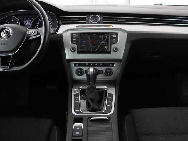 Volkswagen PASSAT 1.6 TDI Business Edition | Trekhaak | Full LED | Navigatie | Keyless | Parkeerhulp | Climate control | Cruise control | Bluetooth