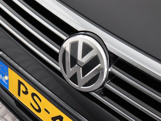 Volkswagen PASSAT 1.4 TSI Comfortline Business (NL-Auto / Pano / Camera / ACC / 19'')