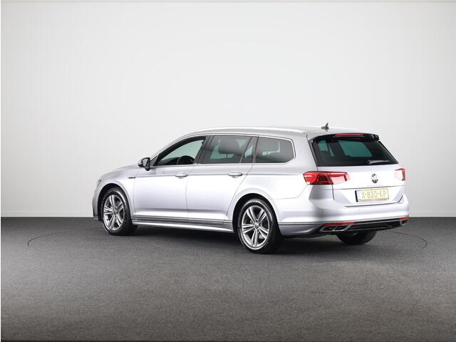 Volkswagen PASSAT Variant 1.5 TSI R-Line Business 150 pk Automaat (DSG) | Verlengde garantie | Navigatie | Parkeersensoren | Achteruitrijcamera | Stoelverwarming | Matrix LED koplampen |
