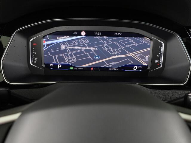 Volkswagen PASSAT Variant 1.5 TSI R-Line Business 150 pk Automaat (DSG) | Verlengde garantie | Navigatie | Parkeersensoren | Achteruitrijcamera | Stoelverwarming | Matrix LED koplampen |