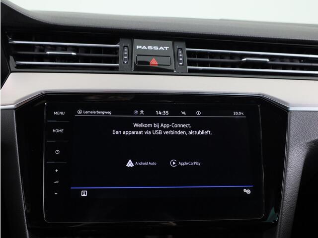 Volkswagen PASSAT Variant 1.5 TSI R-Line Business 150 pk Automaat (DSG) | Verlengde garantie | Navigatie | Parkeersensoren | Achteruitrijcamera | Stoelverwarming | Matrix LED koplampen |