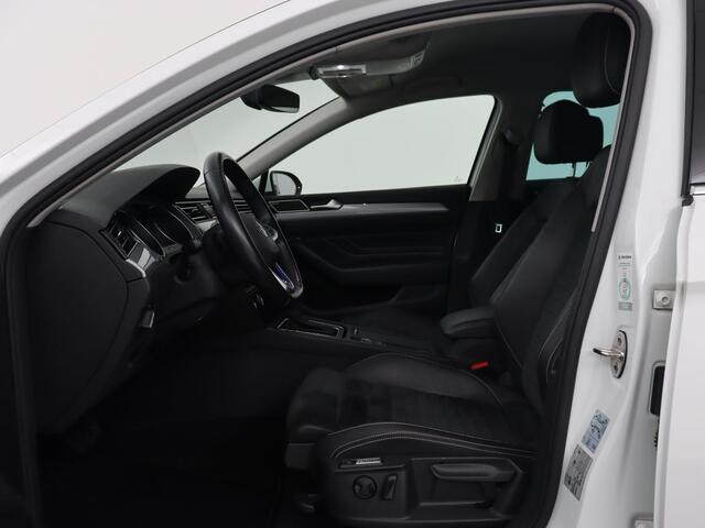 Volkswagen PASSAT 1.4 TSI PHEV GTE | Stoelverwarming | Trekhaak | Leder/Alcantara | Massage | Matrix LED | Camera | Carplay | Navigatie | Plug In