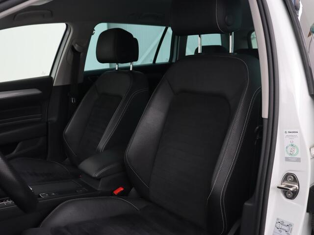 Volkswagen PASSAT 1.4 TSI PHEV GTE | Stoelverwarming | Trekhaak | Leder/Alcantara | Massage | Matrix LED | Camera | Carplay | Navigatie | Plug In