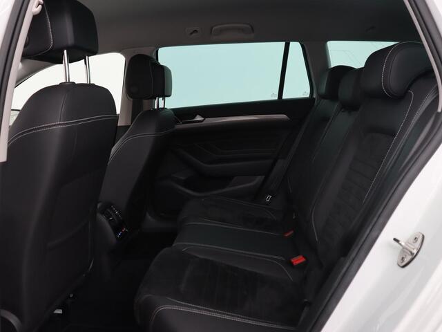 Volkswagen PASSAT 1.4 TSI PHEV GTE | Stoelverwarming | Trekhaak | Leder/Alcantara | Massage | Matrix LED | Camera | Carplay | Navigatie | Plug In