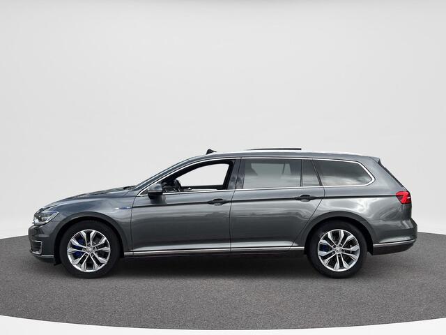 Volkswagen PASSAT Variant 1.4 TSI GTE Connected Series Plus | Pano | Trekhaak | Ergo |