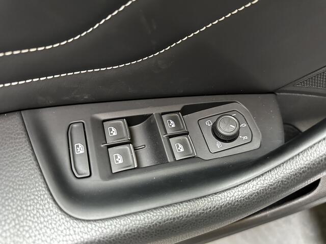 Volkswagen PASSAT Variant 1.4 TSI PHEV GTE Business / AUTOMAAT/ PANO/ TREKHAAK/ 218 PK/ ALCANTARA/ CAMERA/ PARK. SENSOREN/ ERGO COMFORT/ LED/ STOEL EN STUURVERWARM./ KEYLESS/ DIGITAL DASHBOARD/ APP-CONNECT/ ADAPT. CRUISE/ NAVI/ CLIMA/ DAB/ 17"