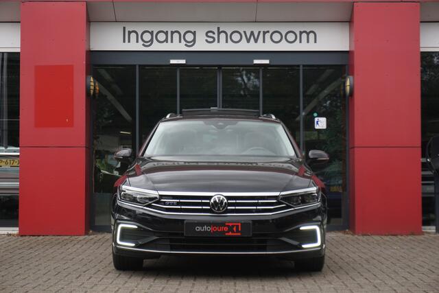 Volkswagen PASSAT Variant 1.4 TSI PHEV GTE Business | Panoramadak | Discover Media | Trekhaak | Camera | Standkachel | ACC | Virtual Cockpit |