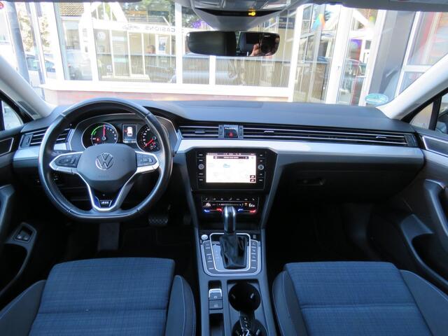 Volkswagen PASSAT 1.4 TSI PHEV GTE / Head up / Trekhaak wegklap. / Electrische achterklep / Camera / BOVAG garantie
