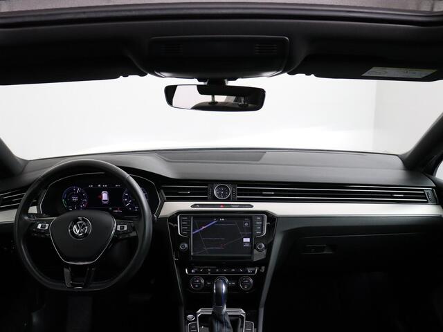 Volkswagen PASSAT Variant 1.4 TSI GTE Connected Series Plus | ACC | Trekhaak | Pano!