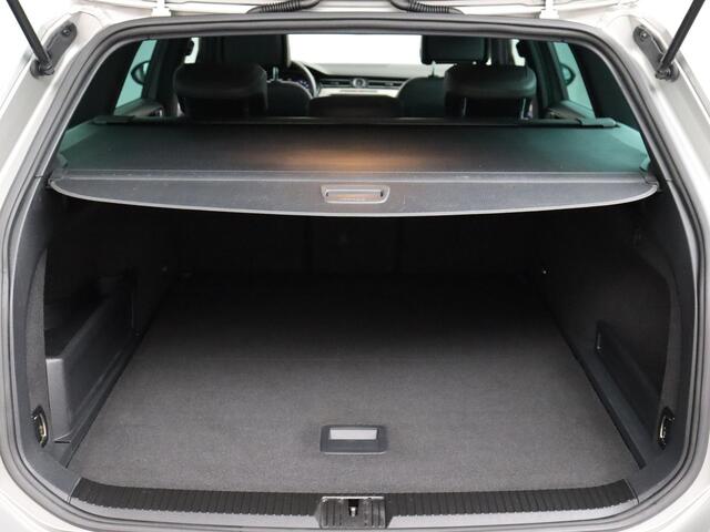 Volkswagen PASSAT Variant 1.4 TSI GTE Connected Series Plus | ACC | Trekhaak | Pano!