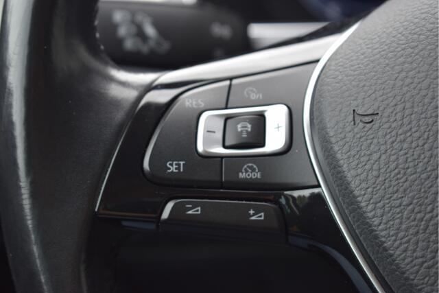 Volkswagen PASSAT 1.8TSI Variant Highline LED, Trekhaak, Adaptive cruise, Stuur/stoelverwarming, Carplay, Camera, PDC