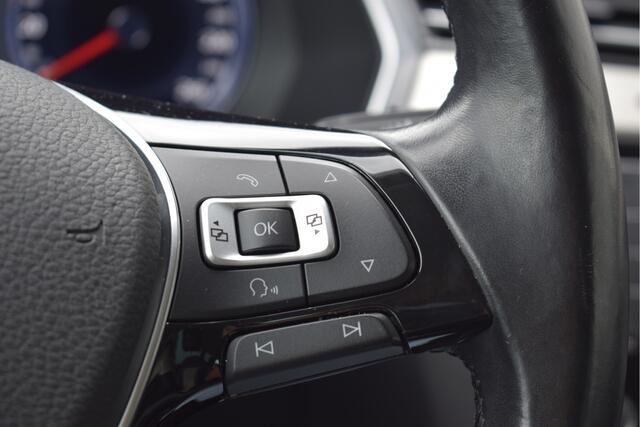 Volkswagen PASSAT 1.8TSI Variant Highline LED, Trekhaak, Adaptive cruise, Stuur/stoelverwarming, Carplay, Camera, PDC
