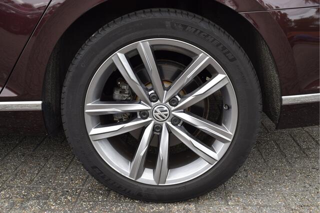 Volkswagen PASSAT 1.8TSI Variant Highline LED, Trekhaak, Adaptive cruise, Stuur/stoelverwarming, Carplay, Camera, PDC