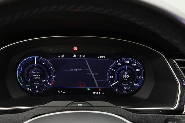 Volkswagen PASSAT Variant 1.4 TSI GTE Connected Series Plus 2016 NAP | Panoramadak | Camera | Cruise control | Stoelverwarming | Ergocomfort | Navigatie | Bluetooth | PDC | Alcantara Leder | Digitaal dashboard | LED | Climate control