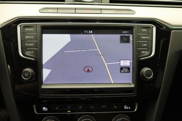 Volkswagen PASSAT Variant 1.4 TSI GTE Connected Series Plus 2016 NAP | Panoramadak | Camera | Cruise control | Stoelverwarming | Ergocomfort | Navigatie | Bluetooth | PDC | Alcantara Leder | Digitaal dashboard | LED | Climate control