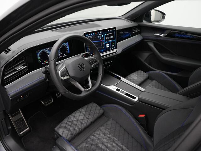 Volkswagen PASSAT Variant 1.5 eHybrid 272 pk DSG R-Line Edition | Trekhaak | IQ Light | Adaptief onderstel | Achteruitrijcamera | Stuur-/stoelverwarming