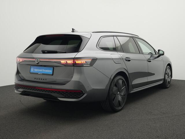 Volkswagen PASSAT Variant 1.5 eHybrid 272 pk DSG R-Line Edition | Trekhaak | IQ Light | Adaptief onderstel | Achteruitrijcamera | Stuur-/stoelverwarming