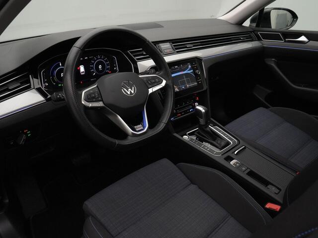 Volkswagen PASSAT Variant 1.4 TSI 218 pk DSG PHEV GTE Business | Panoramadak | Trekhaak | Achteruitrijcamera | Stoelverwarming | 18 inch