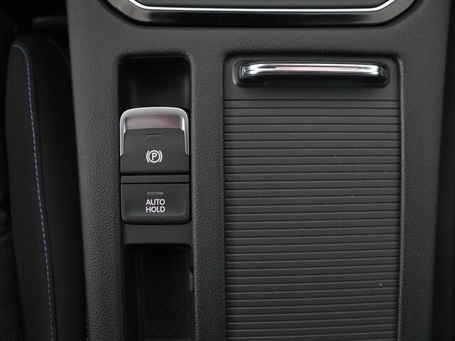 Volkswagen PASSAT 1.4 TSI PHEV GTE Business | Panoramadak | Trekhaak | Automaat | Camera | PHEV | Stoelverwarming | Sfeerverlichting | Adaptive cruise | Climate control | LED | Carplay | LMV 17 inch