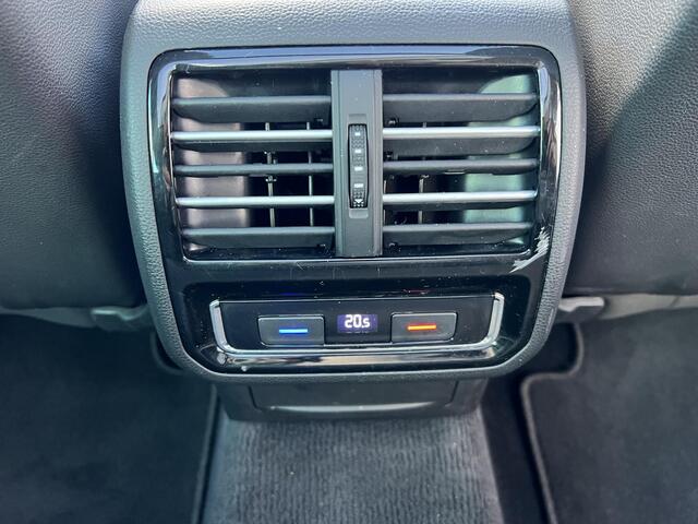 Volkswagen PASSAT Variant 1.4 TSI GTE Connected Series Plus PANO-DAK Trekhaak Stoelverw.