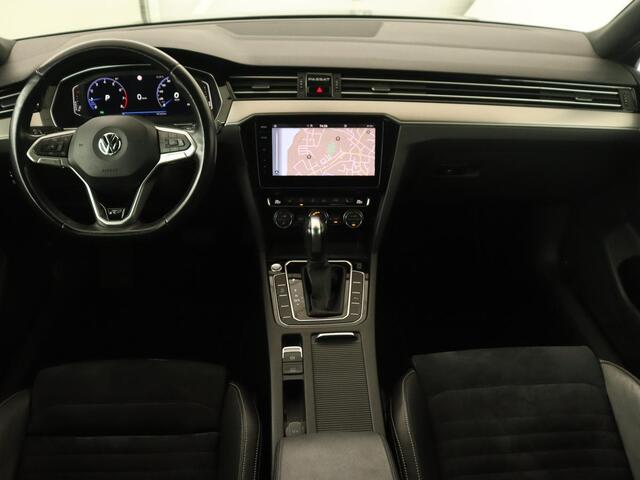 Volkswagen PASSAT 1.5 TSI Elegance Business R | Leder/Alcantara | Keyless | Stoelverwarming | Carplay | Navigatie | Full LED | Getint glas | Climate control | Virtual Cockpit