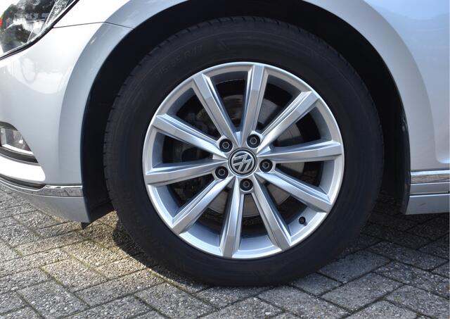 Volkswagen PASSAT Variant 1.4 TSI Highline Business R Automaat / Navigatie / Camera / 17" LM / Carplay / Clima / Stoelverw.