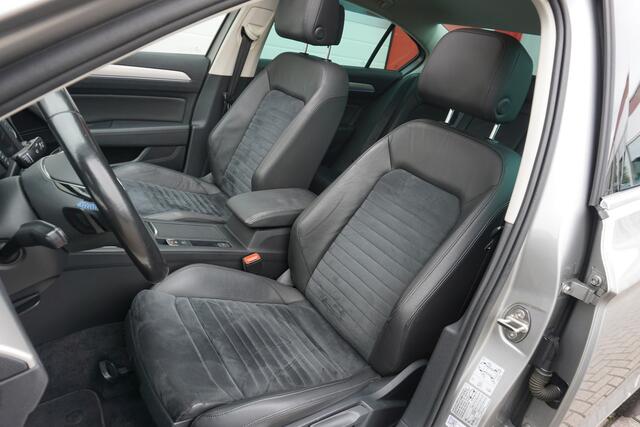Volkswagen PASSAT 1.4 TSI GTE Connected Series Plus | Schuif-/kanteldak | Virtual Cockpit | ACC | Camera | Origineel NL |