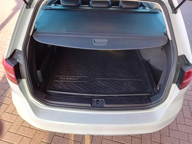 Volkswagen PASSAT Variant 1.4 TSI GTE Highline Automaat Hybride, Airco(automatisch), Multimediasysteem, Bluetooth, Navigatie, Parkeersensoren, Stoelverwarming, Cruise control adaptief, Dimlicht automatisch,Comfortstoel, Keyless go, Elektrische ramen en spiegels, Zeer nette