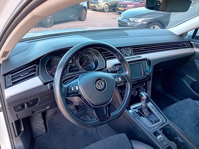 Volkswagen PASSAT Variant 1.4 TSI GTE Highline Automaat Hybride, Airco(automatisch), Multimediasysteem, Bluetooth, Navigatie, Parkeersensoren, Stoelverwarming, Cruise control adaptief, Dimlicht automatisch,Comfortstoel, Keyless go, Elektrische ramen en spiegels, Zeer nette