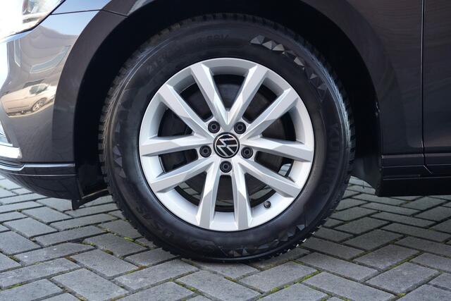 Volkswagen PASSAT Variant 1.5 eTSI Business 150pk Navigatie/Trekhaak/PDC