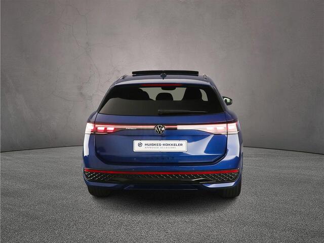 Volkswagen PASSAT Variant R-Line Edition 1.5 TSI eHybrid 272pk DSG Automaat Trekhaak, Panoramadak, LED matrix koplampen, Black Style, Adaptive cruise control