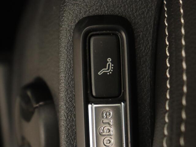 Volkswagen PASSAT 1.4 TSI PHEV GTE | Stoelverwarming | Massage | Leder/Alcantara | Camera | Carplay | Navigatie | Matrix LED | Adaptive cruise | Climate control | 18'' lichtmetalen velgen