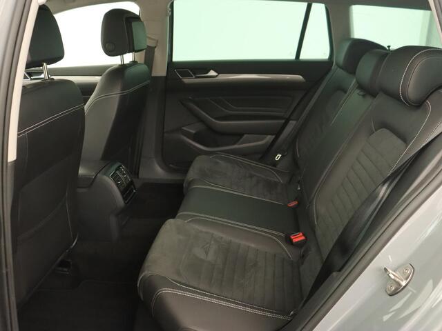 Volkswagen PASSAT 1.4 TSI PHEV GTE | Stoelverwarming | Massage | Leder/Alcantara | Camera | Carplay | Navigatie | Matrix LED | Adaptive cruise | Climate control | 18'' lichtmetalen velgen